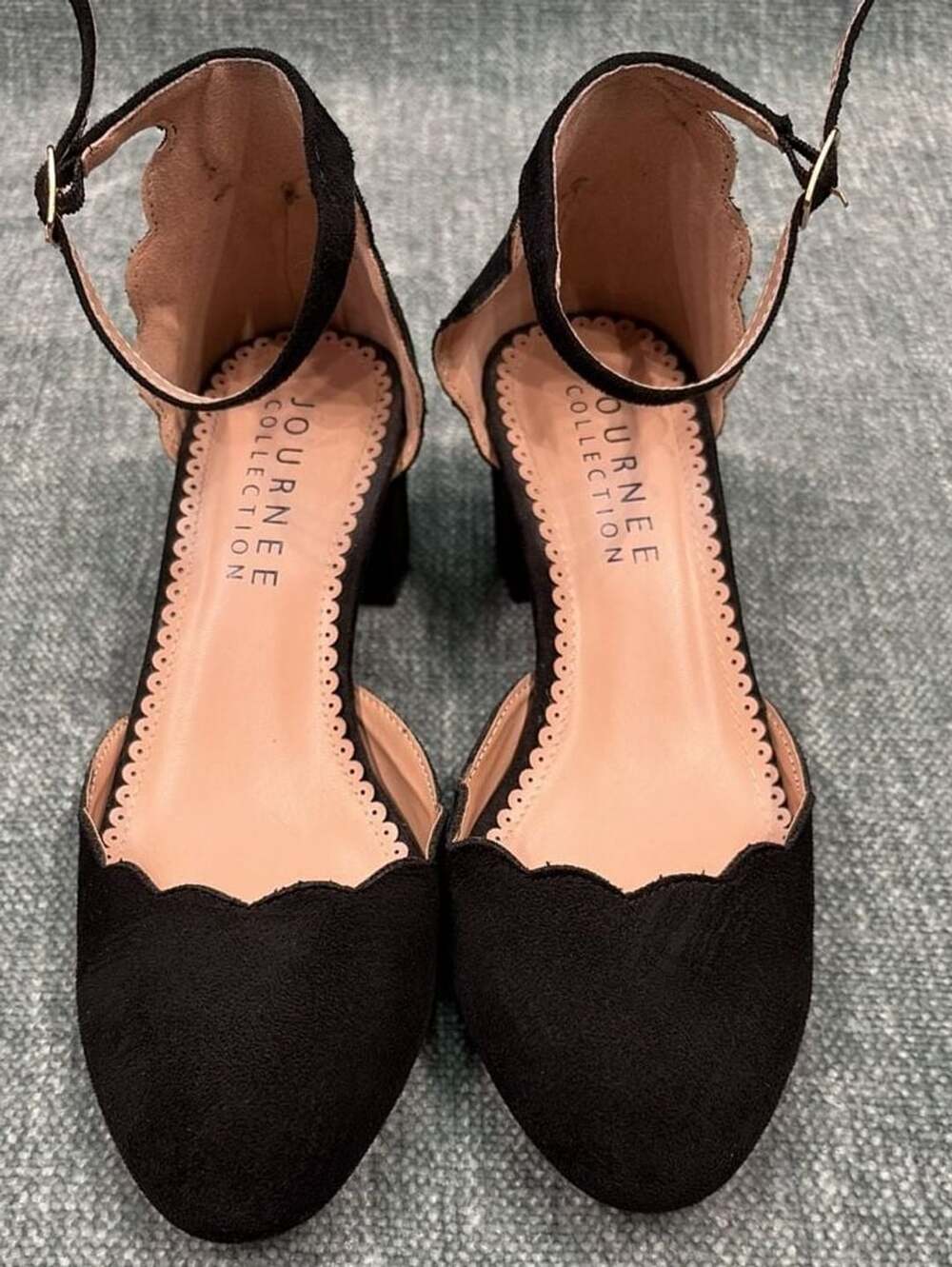 Journee Collection Edna Pump Size 7 Black Scalloped Block Heel